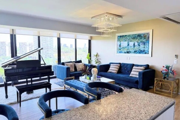 Lägenhet Superior - 4 sovrum - utsikt mot staden | Vardagsrum | Smart-tv, Netflix, leksaker och streamingtjänster