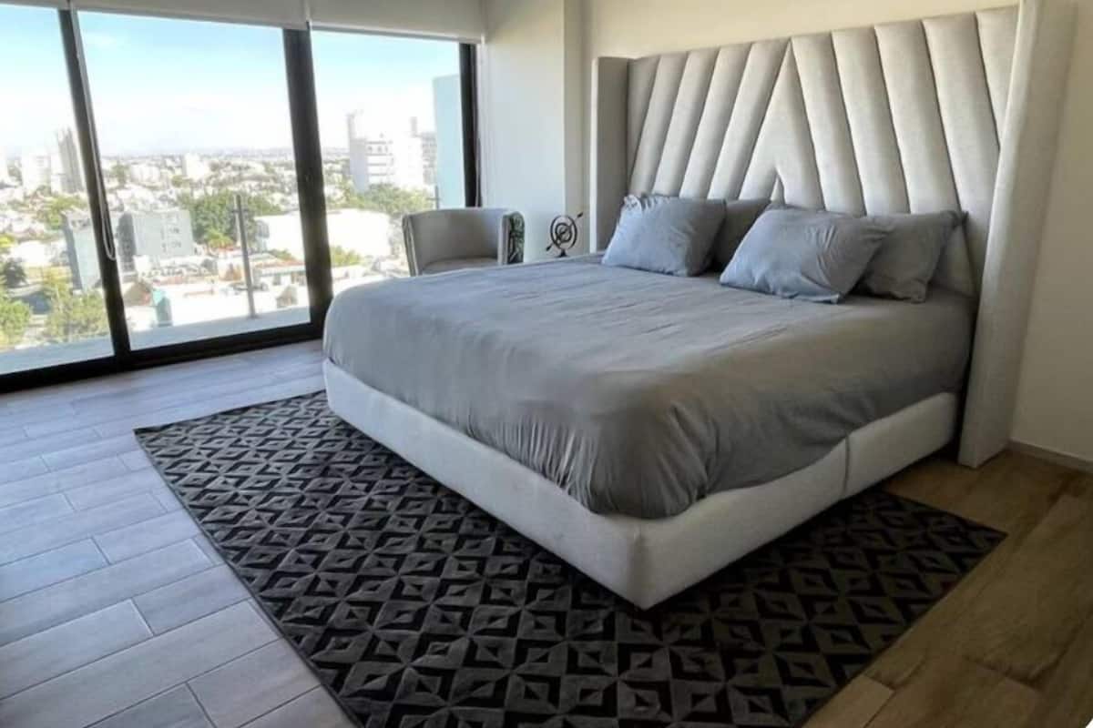 3 bedrooms, premium bedding, down duvets, pillow-top beds