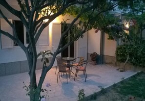 1 bedroom - Apartments Tom - 500 m From sea (Omis)