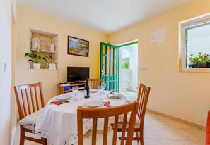 House | 2 bedrooms - Holiday Houses, Villas Dinko - 20 m From sea (Marina)