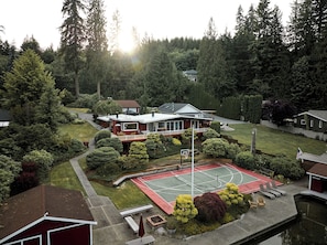 Sports court - Lake Roesiger Escape•Hot Tub•Private Dock•45 Min to Seattle (Snohomish)
