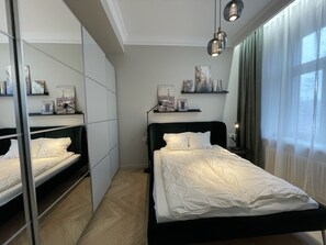 2 bedrooms, desk, iron/ironing board, free WiFi