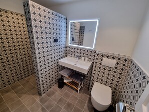 Dusche, Handtücher, Seife, Toilettenpapier