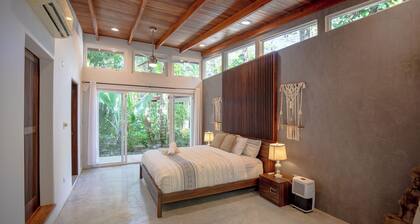 Lovely Villa with private path to Surf in Guiones