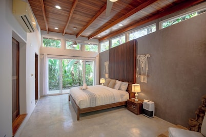 Lovely Villa with private path to Surf in Guiones