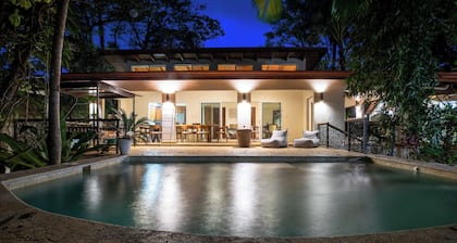 Lovely Villa with private path to Surf in Guiones