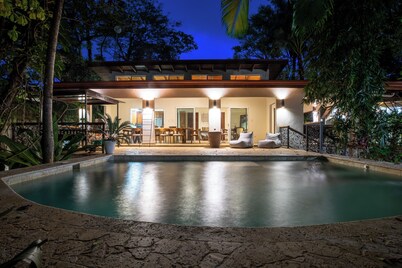 Lovely Villa with private path to Surf in Guiones