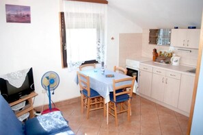 Apartment | 1 bedroom - Apartments Mirni - 5 m From sea (Vodice)