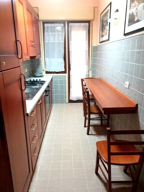 Fridge, oven, stovetop, coffee/tea maker - Panoramic Apartment "The Balcony on the Valley of the Temples" (Agrigento)