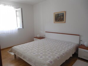 Apartment, Smoking