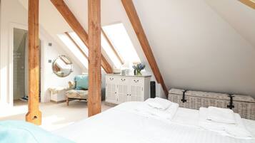 2 bedrooms, individually decorated, individually furnished, free WiFi