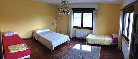 4 bedrooms, iron/ironing board, WiFi, bed sheets