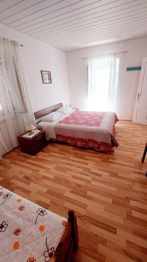 Apartment, Smoking