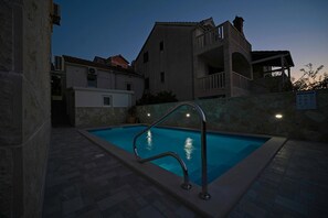 อพาร์ทเมนท์, สูบบุหรี่ได้ | 3 ห้องนอน