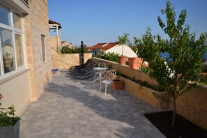 อพาร์ทเมนท์, สูบบุหรี่ได้ | 3 ห้องนอน