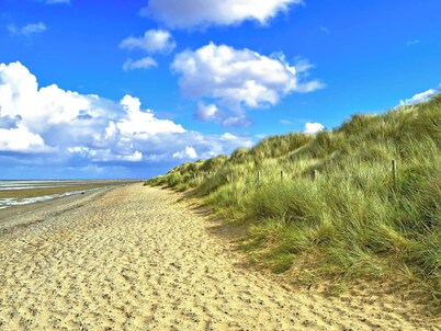 Sunny Rhyl Apartment - UK44631