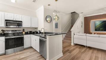 Coffee/tea maker, fridge, microwave, oven