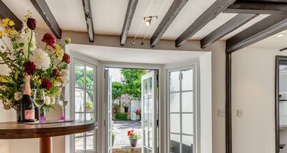 4 bedroom accommodation in Roydon, near Harlow