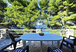 House, Smoking | 3 bedrooms - Holiday Houses, Villas Villa Marijeta - 20 m From sea (Solta)