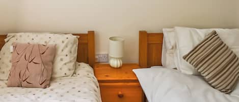 3 bedrooms, bed sheets
