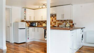 Cookware/dishes/utensils