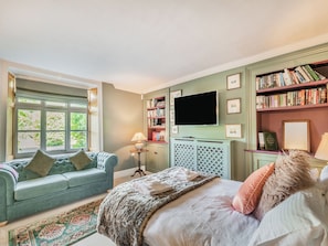 5 bedrooms, free WiFi, bed sheets - 5 bedroom accommodation in Burton Pedwardine, near Sleaford (Burton Pedwardine, near Sleaford)