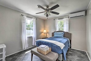 4 bedrooms, desk, iron/ironing board, WiFi