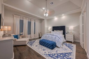 3 bedrooms, desk, iron/ironing board, free WiFi