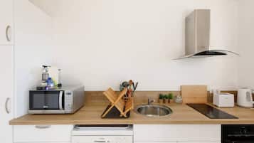 Frigorifero, microonde, forno, lavastoviglie