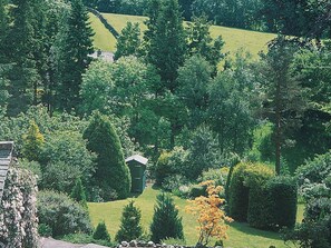 Property grounds - 2 bedroom accommodation in Ambleside (Ambleside)