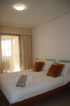 2 bedrooms, iron/ironing board, free WiFi, bed sheets - Garden apartment in Los Pinos, Los Arqueros Golf (Benahavis)