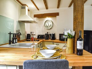 Cookware/dishes/utensils