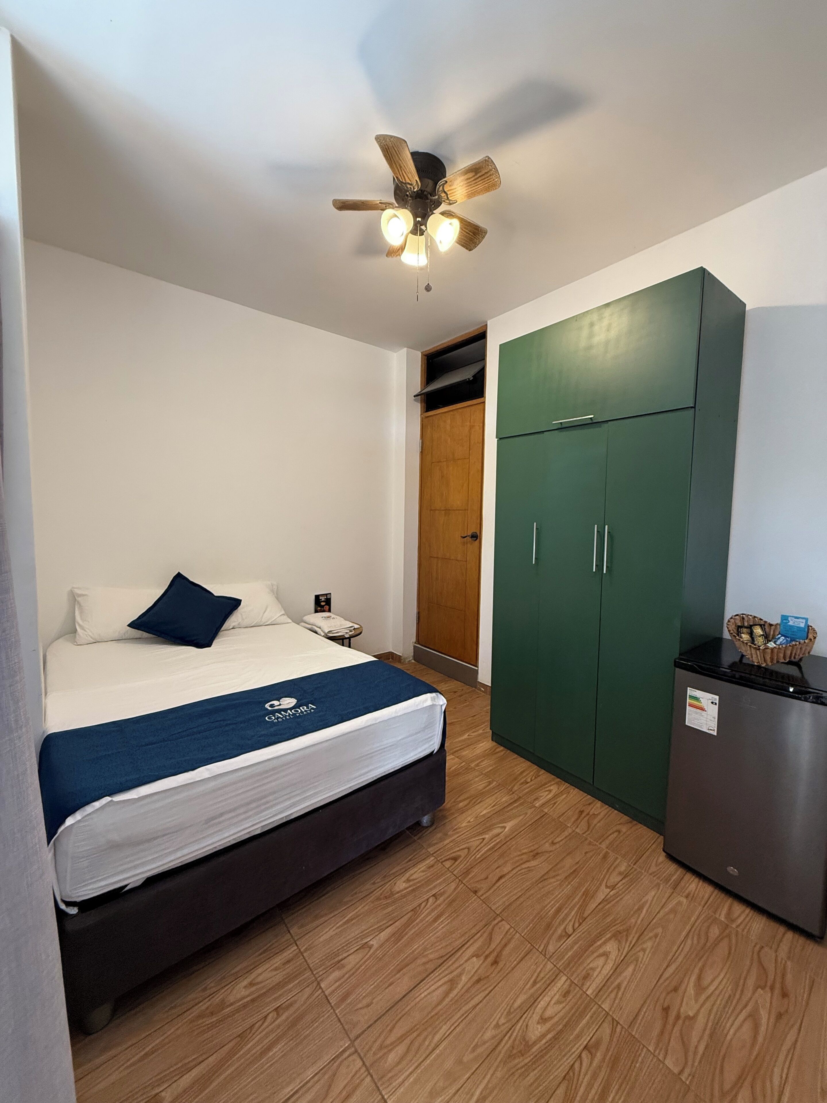 Cubrecamas, wifi gratis y ropa de cama 