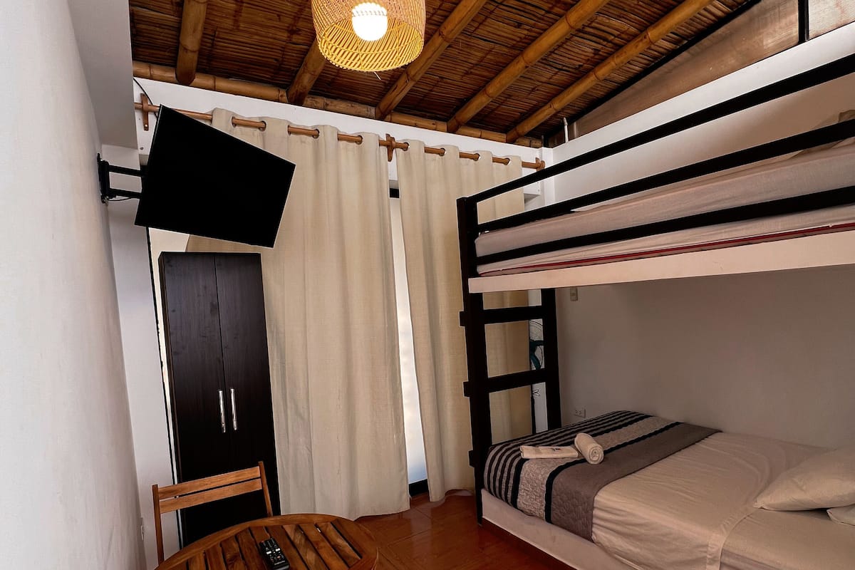 Down duvets, free WiFi, bed sheets