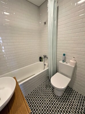 Handtücher, Seife, Toilettenpapier