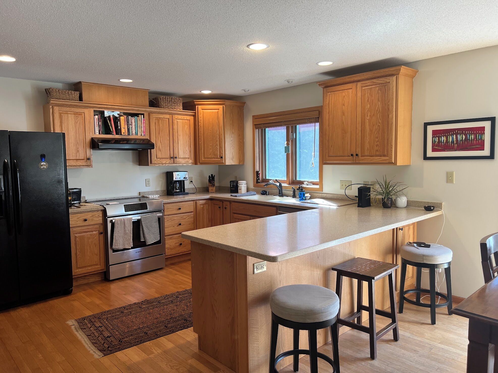 Beautiful spacious 5 bedroom home resting on Boma Bluff! Gorgeous backyard! 