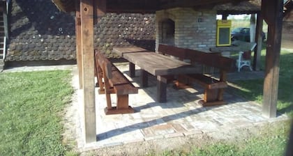 Holiday Houses, Villas Mir - Countryside House With Jacuzzi