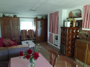 1 bedroom - Holiday Houses, Villas Mir - Countryside House With Jacuzzi (Jasenovac)