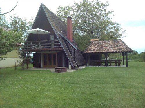 Holiday Houses, Villas Mir - Countryside House With Jacuzzi