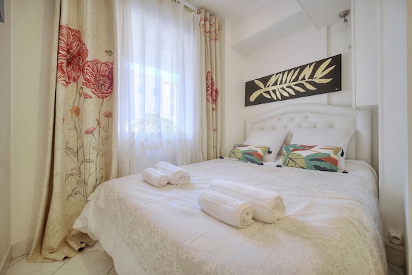 Iron/ironing board, travel cot, free WiFi, bed sheets