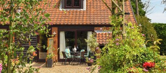 Beautifully presented contemporary cottage with stylish furnishings.