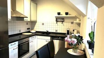 Réfrigérateur, four, plaque de cuisson, lave-vaisselle