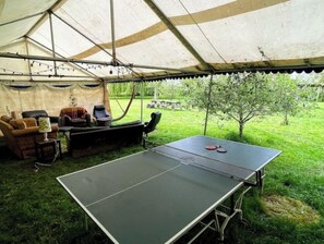 Property grounds - Crossley Cabins & Green Space (Bristol)