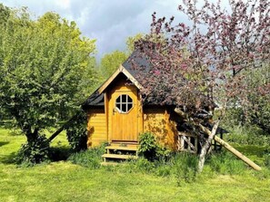 Exterior - Crossley Cabins & Green Space (Bristol)