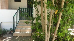 Exterior - Apartments Iva - 50m From the Beach (Solta)