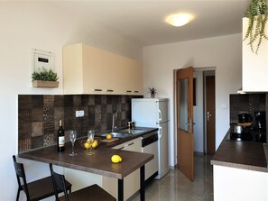 Fridge, stovetop, dishwasher, coffee/tea maker