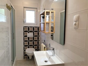 Bruser, håndklæder, Sæbe, Toiletpapir