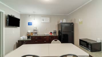 Free daily continental breakfast