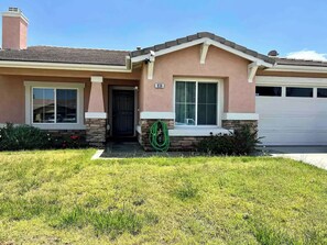 Exterior detail - 10min Soboba Casino Hemet Home with Hot tub+Lots of Parking grg/rv/boat/ATV's (Hemet)