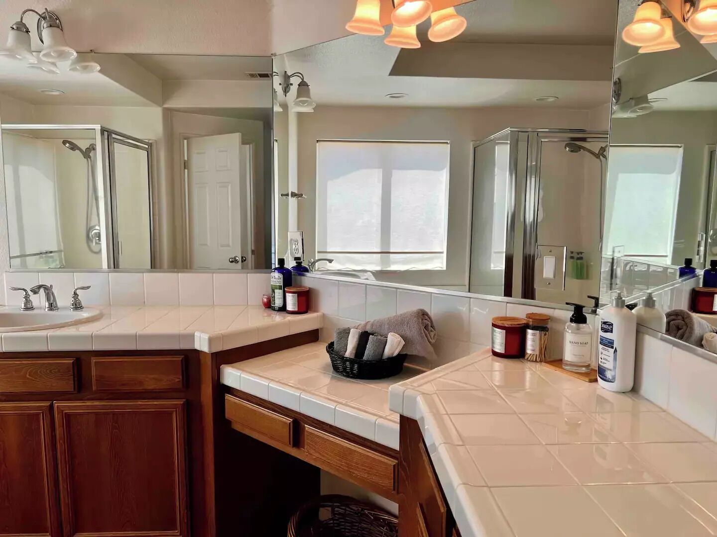 Towels, soap, shampoo, toilet paper